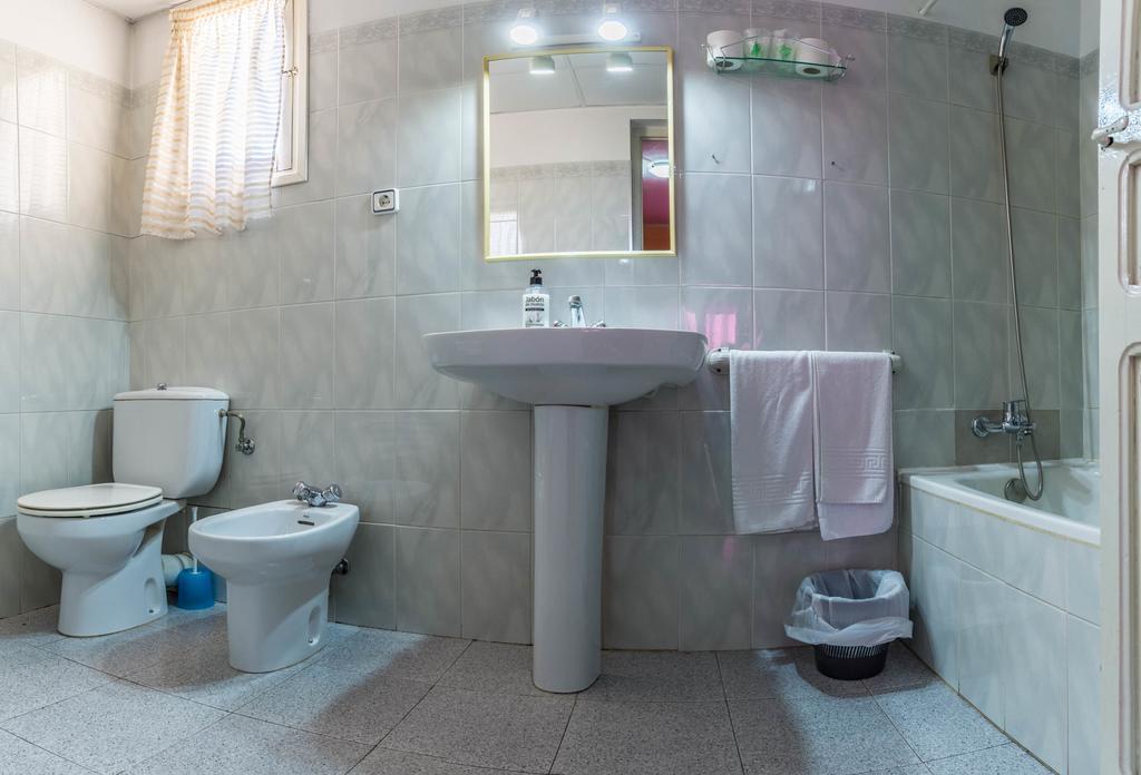 Hostal Urgell بالاغوار المظهر الخارجي الصورة